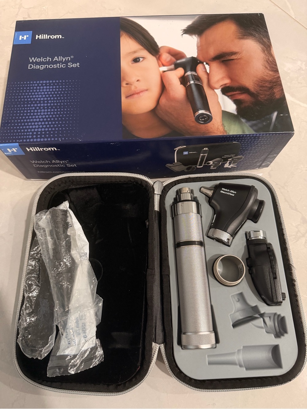 Welch Allyn Diagnostic Set with Case - Silver and Black - Picture 2 of 16